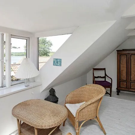Two-bedroom Holiday In 3