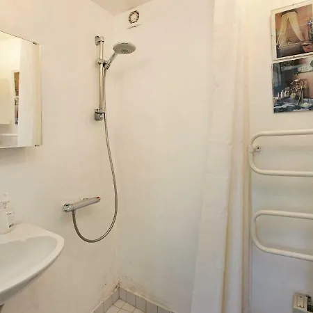 Two-bedroom Holiday In 3